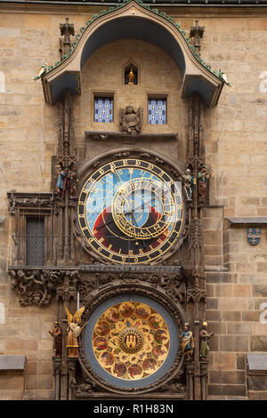 Orologio astronomico sul Municipio della Città Vecchia di Praga, Boemia, Repubblica Ceca Foto Stock