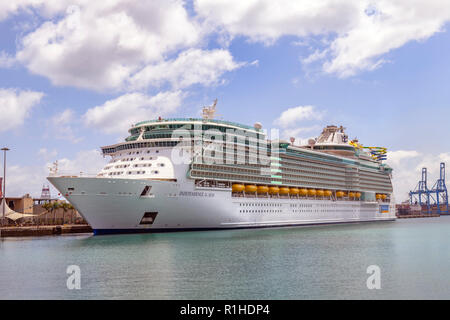 Il Royal Caribbean nave indipendenza dei mari, ancorate a Las Palmas di Gran Canaria Foto Stock