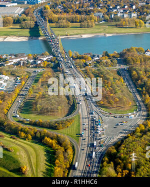 Vista aerea, A40 homberger lato, restrizioni di peso,, carrello singolazione lane, nella parte anteriore del ponte autostradale, Homberg, Essenberg, Duisburg, la zona della Ruhr, N Foto Stock