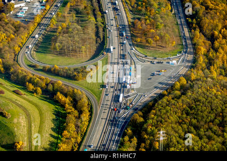 Vista aerea, A40 homberger lato, restrizioni di peso,, carrello singolazione lane, nella parte anteriore del ponte autostradale, Homberg, Essenberg, Duisburg, la zona della Ruhr, N Foto Stock