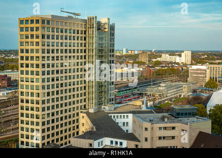 Dortmund, Germania, Ottobre 20, 2018: Vista di Dortmund dal di sopra con minimalista grattacieli cubista Foto Stock