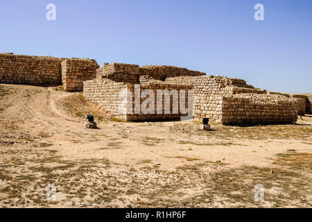 Vista di Sumhuram (la piccola città fortificata), un sud Arabian sito archeologico vicino a Taqah. La regione di Dhofar di Oman. Foto Stock