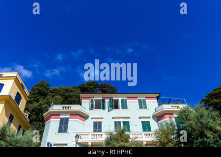 Casa colorati vicino fino a Monterosso al Mare in Italia Foto Stock