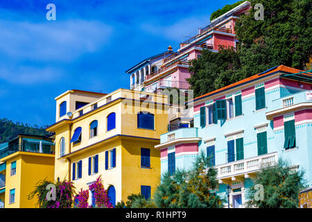 Case colorate in Monterosso Al Mare Ital Foto Stock