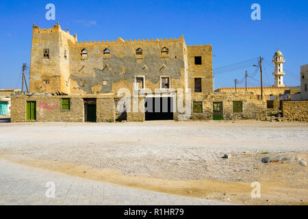 Abbandonato tradizionali Omani house di Mirbat, regione di Dhofar, Oman. Foto Stock