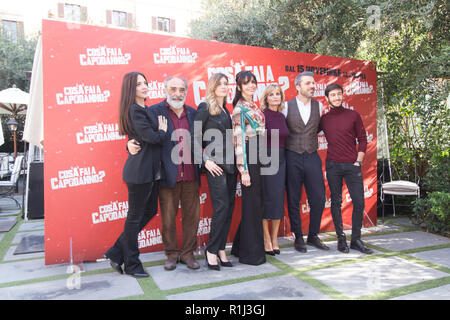 Roma, Italia. Xii Nov, 2018. Cast del film Photocall del film italiano " Cosa fare a Capodanno?' a Palazzo Dama a Roma Credito: Matteo Nardone/Pacific Press/Alamy Live News Foto Stock