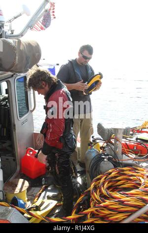 L'uragano Florence realizzato approdo sul Sett. 14, 2018 e gli Stati Uniti Esercito di ingegneri Wilmington distretto ha iniziato le valutazioni delle interessate porte federale in NC, Sett. 17, 2018. Come parte della sua valutazione, i tuffatori dal mastio Marine Company dispiegato per la zona delle Nevi Marsh canale con il polpo sondaggio sistema raccolta di immagini in Cape Fear River e ha individuato diversi ostruzioni di grandi dimensioni che sono stati precedentemente rilevato dal sondaggio del corpo equipaggi, come rocce di grandi dimensioni. E USACE Donjon Marine continua con multi-beam e lato topografico di scansione di altri obiettivi individuati per la possibile identificazione e un Foto Stock