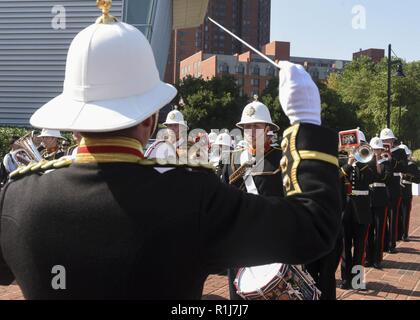 Baltimora (ott. 7, 2018) Il Royal Marines Band Service esegue a Baltimora e il porto interno durante il Maryland la settimana della flotta e Air Show di Baltimora. MDFWASB Baltimore è la festa del mare servizi e fornisce un opportunità per i cittadini del Maryland e la città di Baltimora soddisfare i marinai, Marine e le coste Guardie, come pure vedere in prima persona le funzionalità di oggi i servizi marittimi. Foto Stock