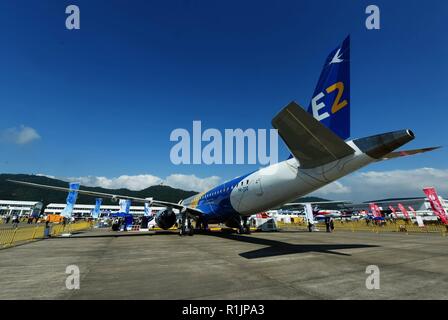 Zhuhai Zhuhai, Cina. Xiii Nov, 2018. Zhuhai CINA-la E190-E2 Jet commerciale può essere visto a Zhuhai Airshow 2018 di Zhuhai, Cina del sud della provincia di Guangdong. Credito: SIPA Asia/ZUMA filo/Alamy Live News Foto Stock