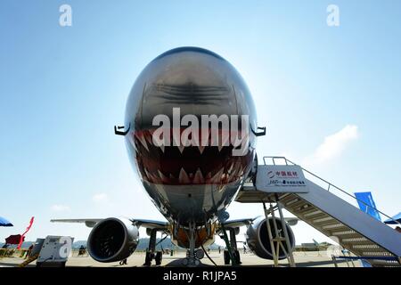 Zhuhai Zhuhai, Cina. Xiii Nov, 2018. Zhuhai CINA-la E190-E2 Jet commerciale può essere visto a Zhuhai Airshow 2018 di Zhuhai, Cina del sud della provincia di Guangdong. Credito: SIPA Asia/ZUMA filo/Alamy Live News Foto Stock