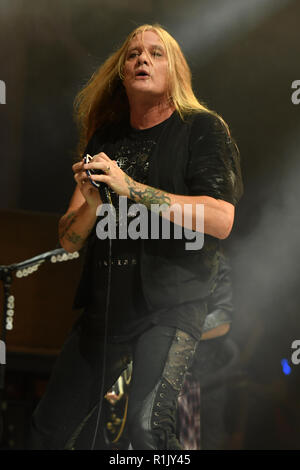 MIRAMAR FL - 11 novembre: Sebastian Bach esegue durante il Rock Fest 80s al Miramar Parco Regionale anfiteatro su Novembre 11, 2018 a Miramar, Florida. Credito: mpi04/MediaPunch Foto Stock