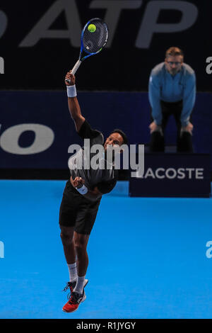 Londra, Regno Unito. 13 novembre 2018, l'O2 , Londra, Inghilterra; ATP Finals; Raven Klaasen e Michael Venus durante il loro match contro Nikola Mektic di Croazia e Alexander Peya dell'Austria; Raven Klaasen del Sud Africa in azione Credit: Romena Fogliati/News immagini Credito: News immagini /Alamy Live News Foto Stock