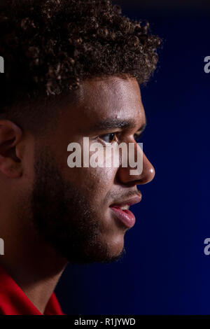 Cardiff Wales, Regno Unito, 13 novembre 2018. In Galles il calciatore Tyler Roberts durante una conferenza stampa presso il St Fagans Museo di Storia gallese di Cardiff in anticipo delle Nazioni UEFA League contro la Danimarca. Credito: Mark Hawkins/Alamy Live News Foto Stock