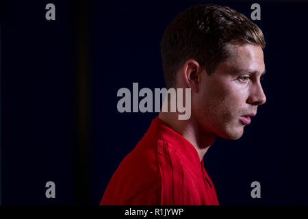 Cardiff Wales, Regno Unito, 13 novembre 2018. In Galles il calciatore James Lawrence durante una conferenza stampa presso il St Fagans Museo di Storia gallese di Cardiff in anticipo delle Nazioni UEFA League contro la Danimarca. Credito: Mark Hawkins/Alamy Live News Foto Stock