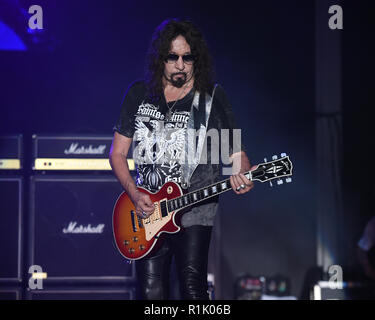 Miramar FL, Stati Uniti d'America. Xi Nov, 2018. Ace Frehley esegue durante il Rock Fest 80s al Miramar Parco Regionale anfiteatro su Novembre 11, 2018 a Miramar, Florida. Credito: Mpi04/media/punzone Alamy Live News Foto Stock