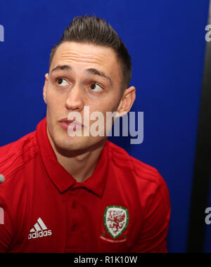 Museo Nazionale di Storia, St.Fagans, Cardiff, Galles, UK. 13 Novembre 2018.Connor Roberts del Galles parla ai media in Galles il giocatore di football media sessione al St.Fagans Museo Nazionale di Storia in St.Fagans, vicino a Cardiff , Galles del Sud martedì 13 novembre 2018. Credito: Andrew Orchard/Alamy Live News Foto Stock