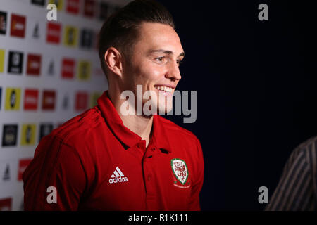 Museo Nazionale di Storia, St.Fagans, Cardiff, Galles, UK. 13 Novembre 2018.Connor Roberts del Galles parla ai media in Galles il giocatore di football media sessione al St.Fagans Museo Nazionale di Storia in St.Fagans, vicino a Cardiff , Galles del Sud martedì 13 novembre 2018. Credito: Andrew Orchard/Alamy Live News Foto Stock