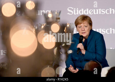 Berlino, Germania. Il 13 novembre 2018. Il cancelliere Angela Merkel (CDU) parla al dodicesimo vertice economico del Süddeutsche Zeitung. Credito: Britta Pedersen/dpa-Zentralbild/dpa/Alamy Live News Foto Stock
