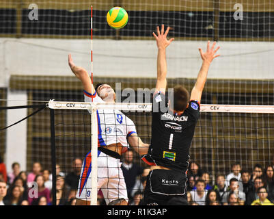 Novi Sad,Serbia 13 novembre 2018 CEV volleyball champions league terzo turno di qualifiche match tra Vojvodina NS Seme(Serbia) e Chaumont VB 52 HM(Francia) foto Nenad Mihajlovic Credito: Nenad Mihajlovic/Alamy Live News Foto Stock