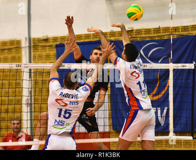 Novi Sad,Serbia 13 novembre 2018 CEV volleyball champions league terzo turno di qualifiche match tra Vojvodina NS Seme(Serbia) e Chaumont VB 52 HM(Francia) foto Nenad Mihajlovic Credito: Nenad Mihajlovic/Alamy Live News Foto Stock