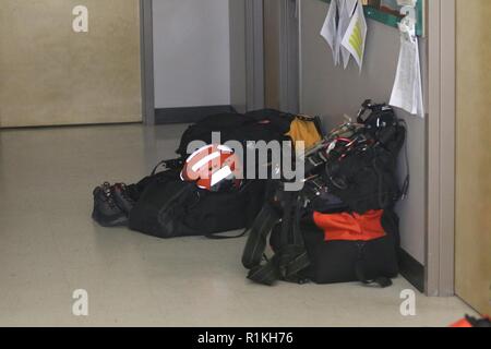 Texas Guardie Nazionali e Texas Task Force 1 emergency first responder pronti ad assistere rapidamente con missioni di salvataggio, Ottobre 17, 2018 in risposta a statewide inondazioni. Texas guardie ha lavorato al fianco di emergency first responder di aiutare Texans nel bisogno durante le gravi inondazioni. Foto Stock