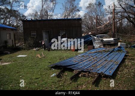 Sneads Fla., Ottobre 16, 2018 - uragano hit di Michael Jackson County, lasciando molte abitazioni e le imprese danneggiate. Pfc. Campi Kaleah/ CAISE Foto Stock