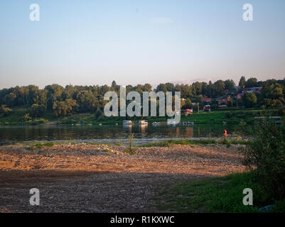 La banca del fiume Oka in estate, Russia Foto Stock