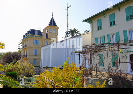 Vista la Chapelle du Rosaire (Cappella di Matisse) situato nello storico borgo medievale di Vence nelle Alpi marittime, provenza, Francia Foto Stock