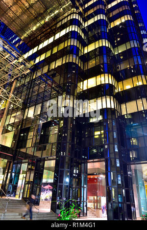 Cerca fino a Windows e le luci dei grattacieli, luogo di scambio, 53 State Street, Boston, Massachusetts, STATI UNITI D'AMERICA Foto Stock