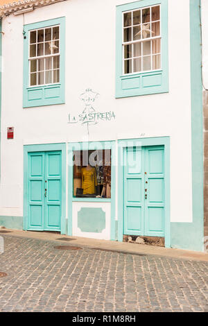 Vetrine colorate sulla Calle O' Daly, strada pedonale in Santa Cruz de la Palma Isole Canarie Spagna, Foto Stock