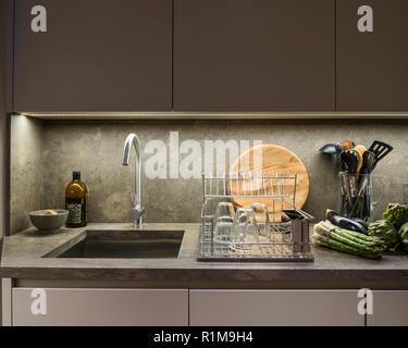 Grigio cucina moderna Foto Stock