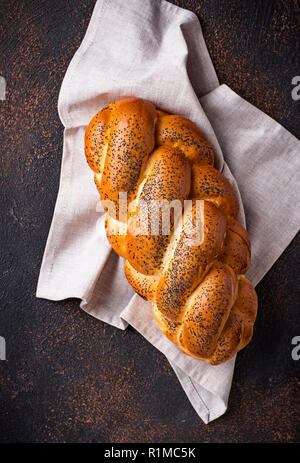 Pane dolce con semi di papavero Foto Stock