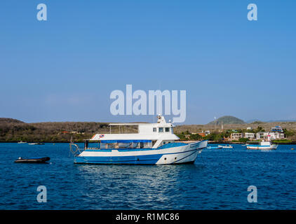 Barche in Puerto Baquerizo Moreno, San Cristobal o isola Chatham, Galapagos, Ecuador Foto Stock