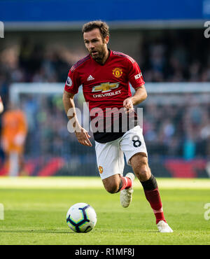 Londra, Inghilterra - 20 ottobre: Juan Mata del Manchester United sfera di comando durante il match di Premier League tra Chelsea FC e il Manchester United a Stamford Bridge su ottobre 20, 2018 a Londra, Regno Unito. (MB Media) Foto Stock