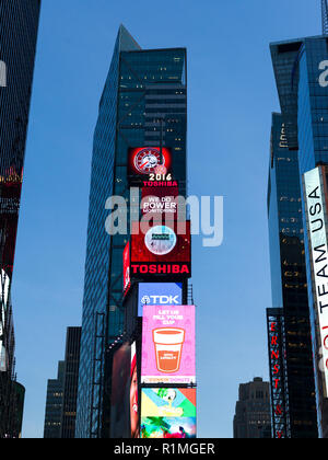 Times Square di New York City, nello Stato di New York, Stati Uniti d'America Foto Stock