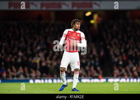 Londra, Inghilterra - novembre 11: Alex Iwobi dell'Arsenal FC a sfera di controllo durante il match di Premier League tra l'Arsenal FC e Wolverhampton Wanderers all'Emirates Stadium il 11 novembre 2018 a Londra, Regno Unito. (MB Media) Foto Stock