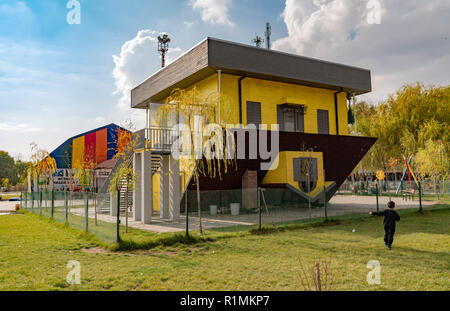 Ankara/Turchia - 10 Novembre 2018: Upside down house chiamato tepetaklak Ev in turco Foto Stock