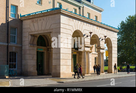 Il recentemente ristrutturato University Arms Hotel, Cambridge, Inghilterra Foto Stock