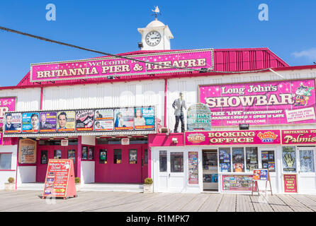 Great Yarmouth Britannia Pier e mare teatro con spettacoli bar portici e giostre Great Yarmouth Norfolk England Regno Unito GB Europa Foto Stock