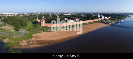 Antenna vista panoramica su Saint Sophia Cattedrale e Novgorod Cremlino, Veliky Novgorod, Russia Foto Stock