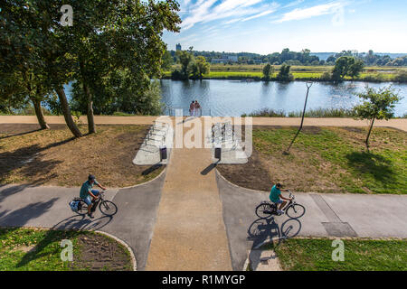 Ruhrtalradweg, Valle della Ruhr percorso ciclabile, Ruhr, ciclo e percorso pedonale, in Essen-Steele,Germania Foto Stock