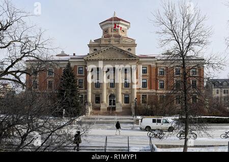 WINNIPEG, Canada - 2014-11-19: inverno vista sulle Università di Manitoba amministrazione edificio. Foto Stock