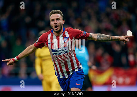 MADRID, Spagna - 06 novembre: Saul Niguez di Atletico de Madrid celebra un traguardo dopo rigature durante il gruppo a una partita della UEFA Champions League tra il Club Atletico de Madrid e il Borussia Dortmund a Estadio Wanda Metropolitano il 6 novembre 2018 a Madrid, Spagna. (MB Media) Foto Stock