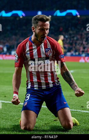 MADRID, Spagna - 06 novembre: Saul Niguez di Atletico de Madrid celebra un traguardo dopo rigature durante il gruppo a una partita della UEFA Champions League tra il Club Atletico de Madrid e il Borussia Dortmund a Estadio Wanda Metropolitano il 6 novembre 2018 a Madrid, Spagna. (MB Media) Foto Stock