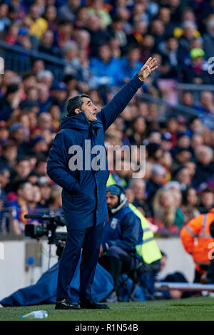 Barcellona, Spagna - 28 ottobre: Ernesto Valverde allenatore del FC Barcelona reagisce durante la Liga match tra FC Barcelona e Real Madrid CF al Camp Nou il 28 ottobre 2018 a Barcellona, Spagna. David Aliaga/MB Media Foto Stock