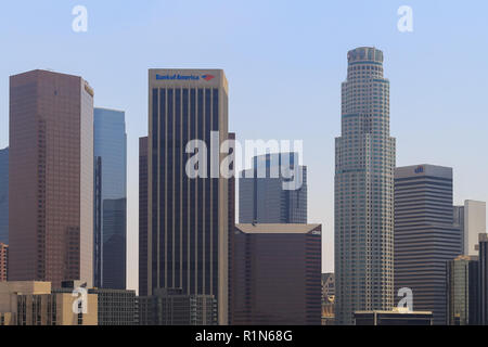 Los Angeles, California, Stati Uniti d'America - 30 Maggio 2017: alcuni degli edifici tower nel centro di Los Angeles. Il cielo è chiaro. Foto Stock