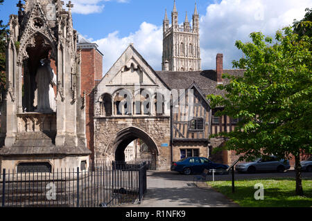 Architettura storica di St Marys Gate vicino a Cattedrale di Gloucester, Regno Unito Foto Stock