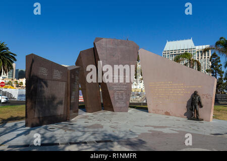 La USS San Diego Memorial su San Diego Waterfront, Baia di San Diego, San Diego, California, Stati Uniti. Foto Stock