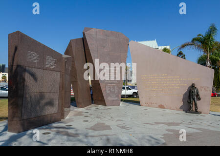 La USS San Diego Memorial su San Diego Waterfront, Baia di San Diego, San Diego, California, Stati Uniti. Foto Stock