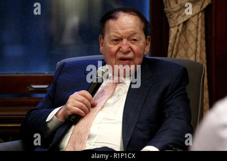 NEW YORK NEW YORK - MARZO 14: Business Magnate Sheldon Adelson In conversazione con il Rabbino Shmuley Boteach a valori del mondo Rete su Marzo 14, 2016 a New York City. (Foto di Steve Mack/S.D. Mack foto) Foto Stock